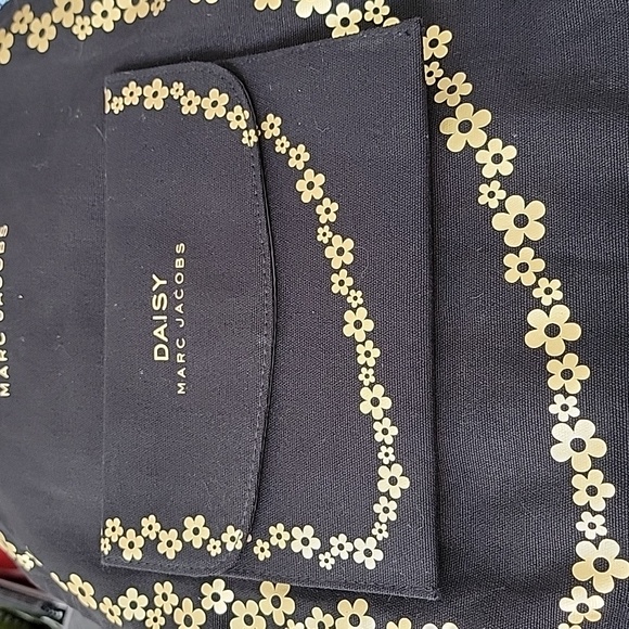 DAISY Marc Jacobs Canvas Tote and Clutch Combo - Picture 7 of 11